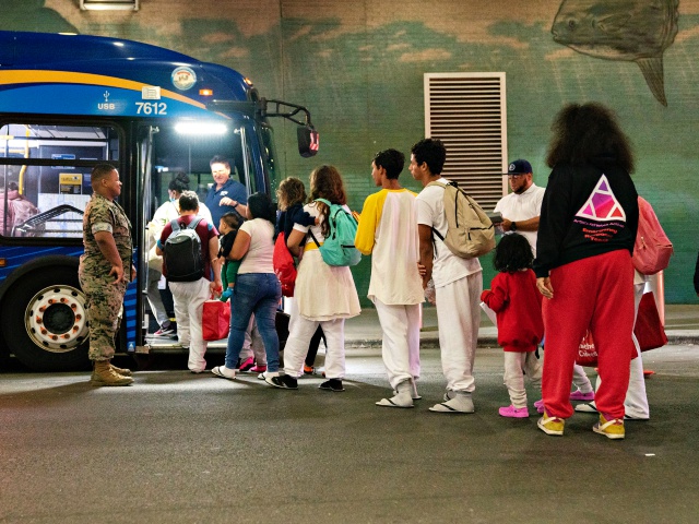Top Democrats: Bus Surplus Migrants to Red States - Vimarsana News