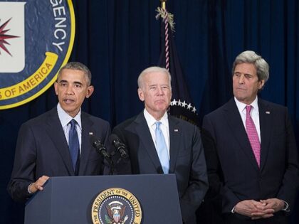 US President Barack Obama speaks alongside US Vice President Joe Biden (2nd R), US Secretary of State John Kerry (R) and Secretary of Homeland Security Jeh Johnson (L) at CIA Headquarters in Langley, Virginia, April 13, 2016, following a meeting with the National Security Council. / AFP / SAUL LOEB …