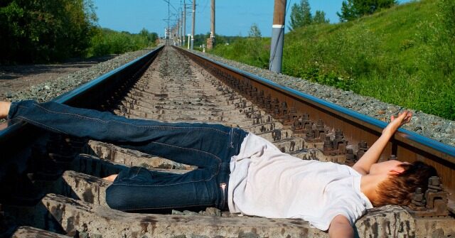VIDEO: Lollapalooza Fans Zapped by Chicago Train Tracks