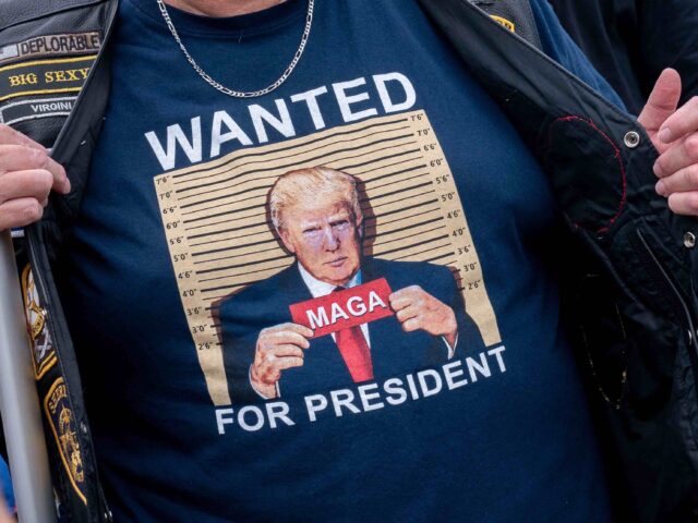 Trump t-shirt (Stefani Reynolds / AFP / Getty)