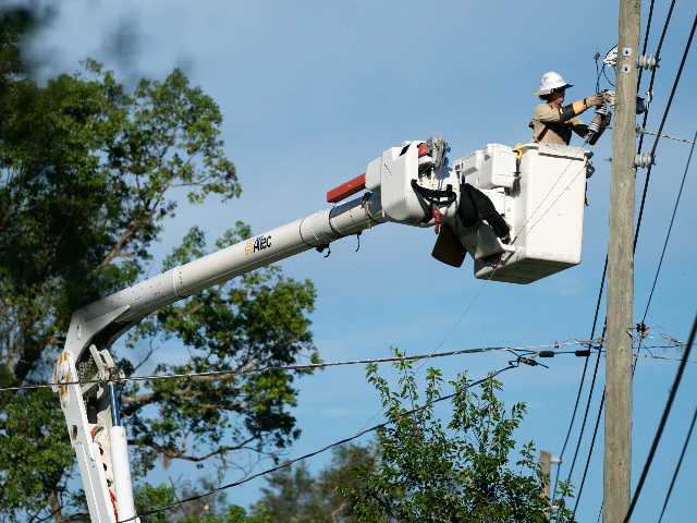 Linemen Have Restored Power to 420,000 Homes Since Idalia's Landfall - Vimarsana News