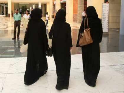 Muslim women wearing abaya. Emirate of Abu Dhabi. (Photo by: Godong/Universal Images Group