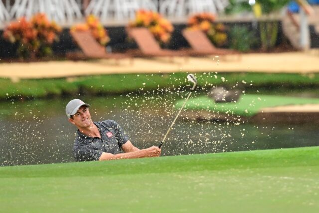 Adam Scott boosted his PGA Tour postseason hopes on Thursday after taking an early lead at