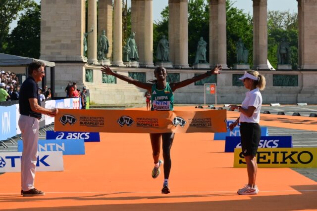 Ethiopia's Amane Beriso Shankule celebrates as she crosses the finish line to win the wome