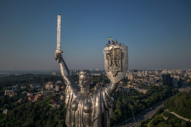 The operation to put the trident in place of the Soviet emblem on the 62-metre-tall steel