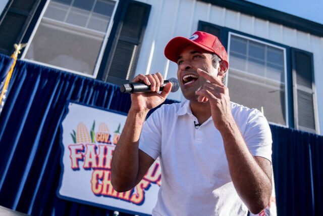 Republican hopeful Vivek Ramaswamy grabbed a mic and rapped an Eminem song at the Iowa Sta