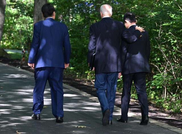 US President Joe Biden (center), Japanese Prime Minister Fumio Kishida (right) and South K