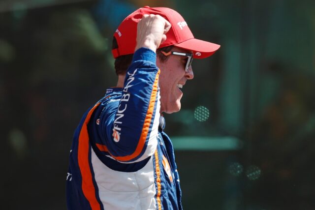 New Zealand's Scott Dixon kept his IndyCar season title hopes alive with a second straight