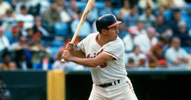 Brooks Robinson, Orioles Third Baseman With 16 Gold Gloves, Has Died ...