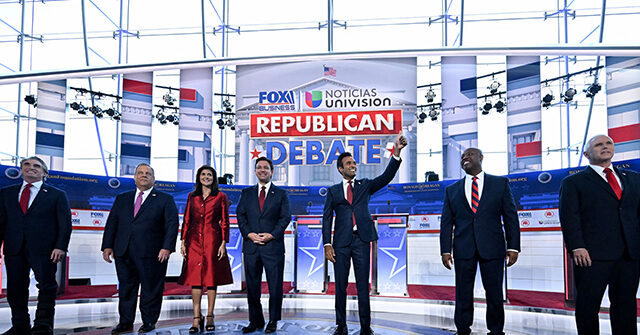 *** GOP Debate Livewire *** Trump to Meet Autoworkers as Others Debate