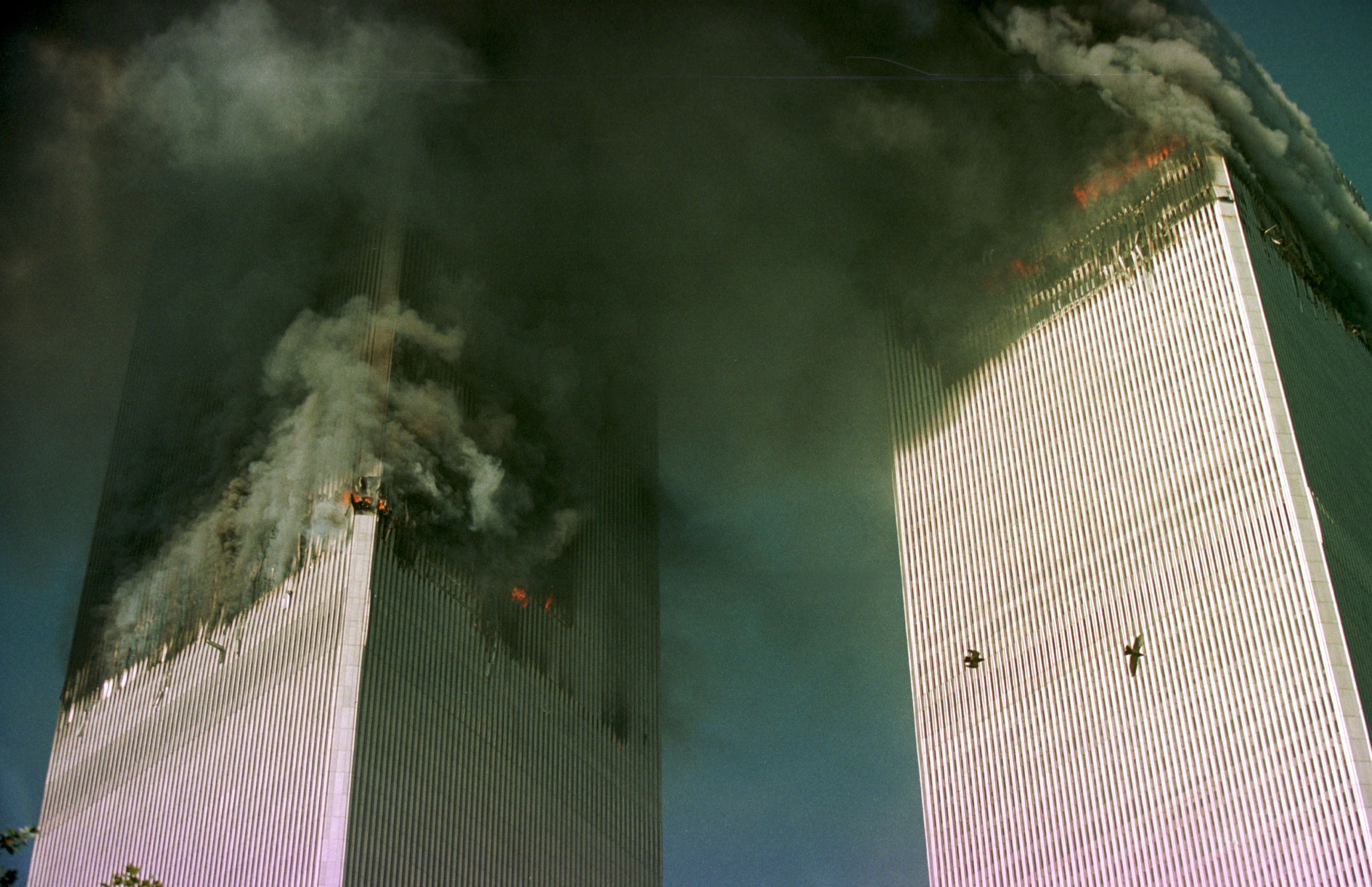 Маск 11 сентября. Башни-Близнецы 11 сентября 2001. 11 Сентября взрыв башен близнецов в Америке.