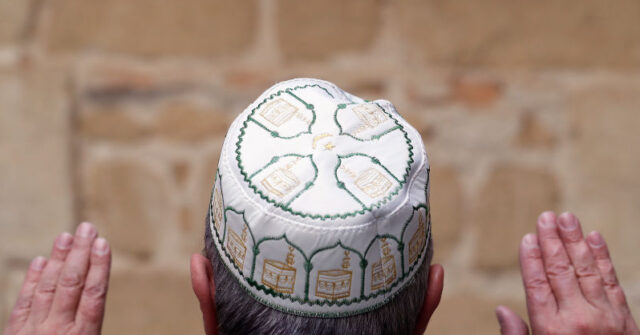German Man Who Wore Muslim Prayer Cap for Fun Beaten by 'Fanatics'