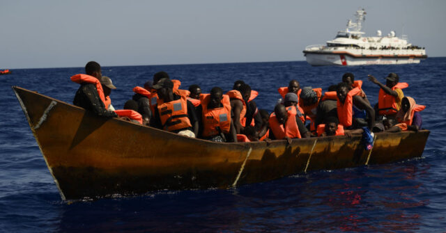 Crisis: 5,000 Migrants on 100 Boats in One Day to Italian Island