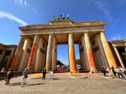 dpatop - 17 September 2023, Berln, Berlin: Members of the climate protection group Last Generation have sprayed the Brandenburg Gate in Berlin with orange paint. All six columns were affected, said a police spokesman on Sunday morning. Emergency forces were on the scene, there had been arrests. The Last Generation …