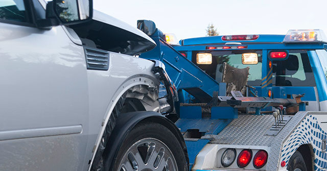 Chicago Police: Tow Truck Drivers Stealing Cars from Wreck Scenes
