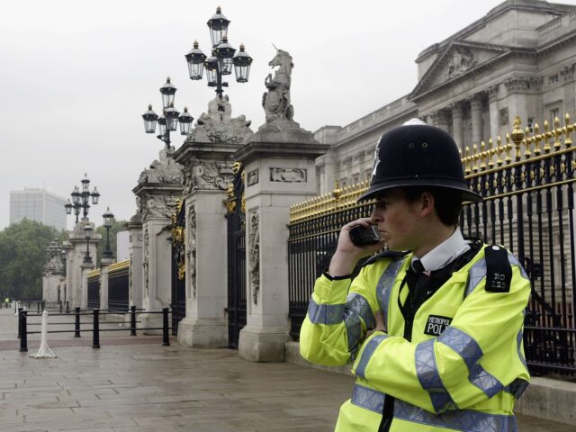 LONDON - JULY 7: A police officer stands guard outside Buckingham Palace following a series of explosions which ripped through London's underground tube network on July 7, 2005 in London, England. Blasts have been reported on the underground network and buses across the capital. Photo by Georges De Keerle/Getty Images)
