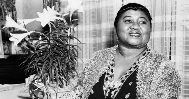 Film Academy Gifts a Replacement of Hattie McDaniel’s Historic Oscar to ...