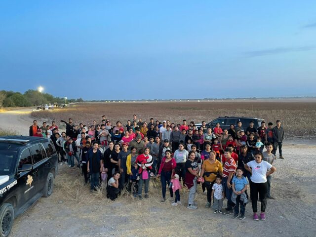 Texas DPS troopers apprehend a large migrant group while deployed under Operation Lone Sta