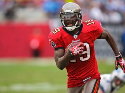 TAMPA, FL - DECEMBER 19: Wide receiver Mike Williams #19 of the Tampa Bay Buccaneers carr