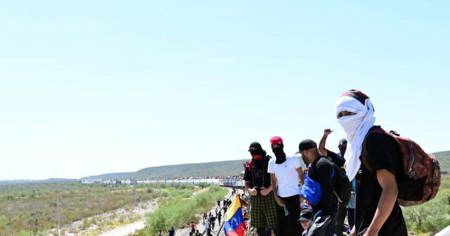 NextImg:PHOTOS: Migrants Using Trains to Reach Mexican Border City 