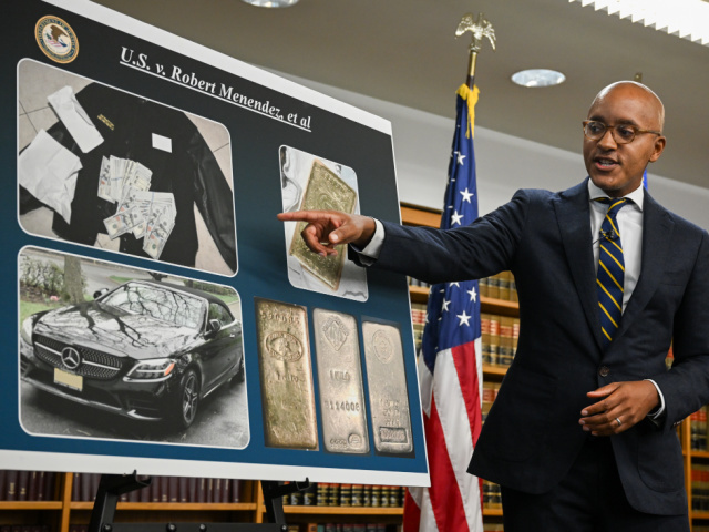 Prosecutors: $480k Cash, Over $100k in Gold Bars Found at Menendez Home % - Vimarsana News