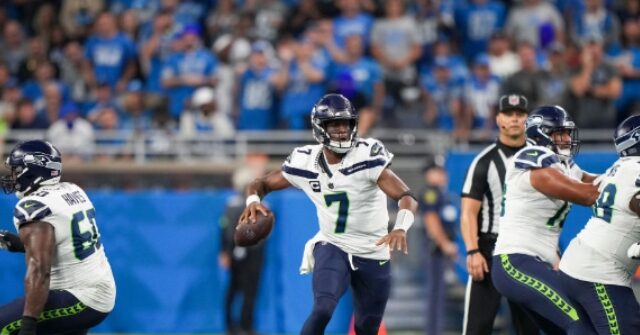 WATCH: NFL Referee Refuses to Be Interrupted by Seahawks' Geno Smith: 'I'm Talking to America Here'