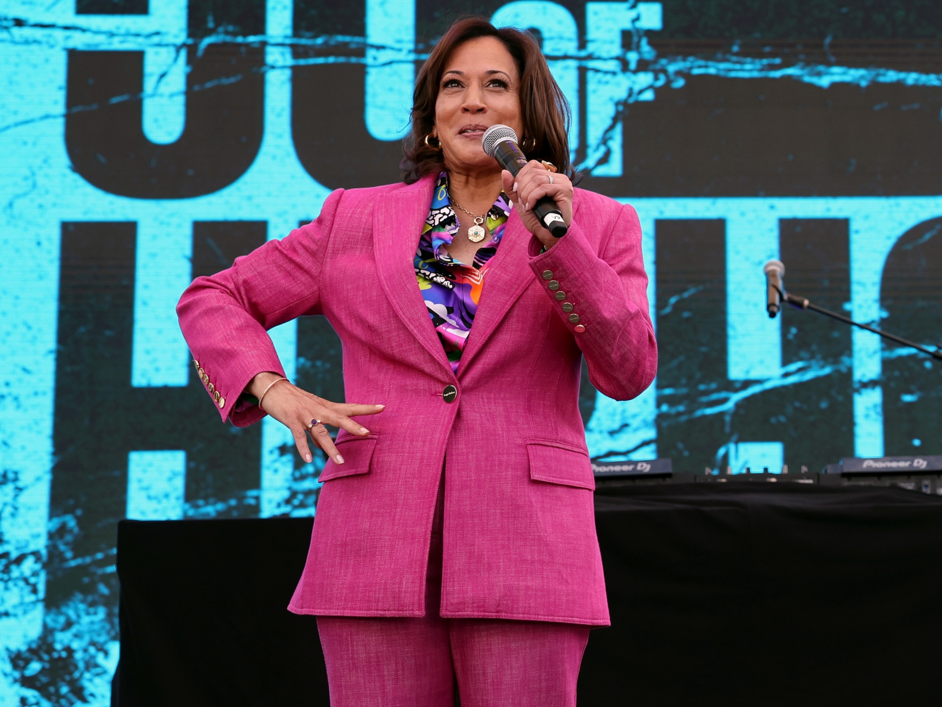 Kamala Harris Mocked for Dancing at Hip Hop Anniversary Party - Vimarsana News