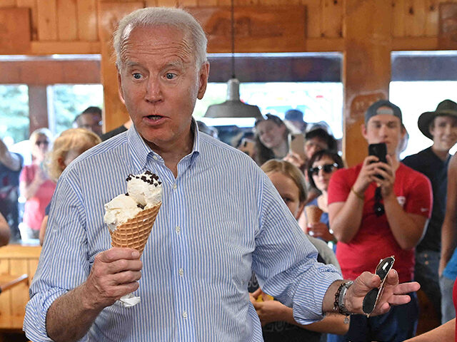 President Joe Biden buys ice cream in Traverse City, Michigan on July 3, 2021. (MANDEL NG