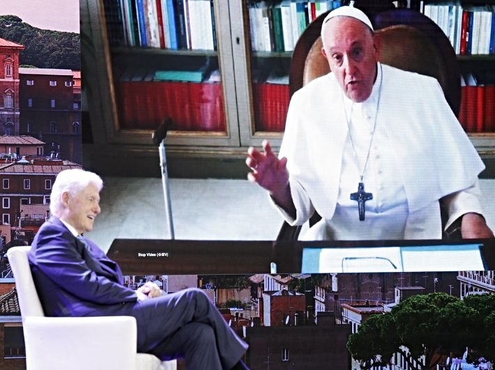 Pope Francis to Bill Clinton: Halt 'Ecological Catastrophe' of Climate Change - Vimarsana News