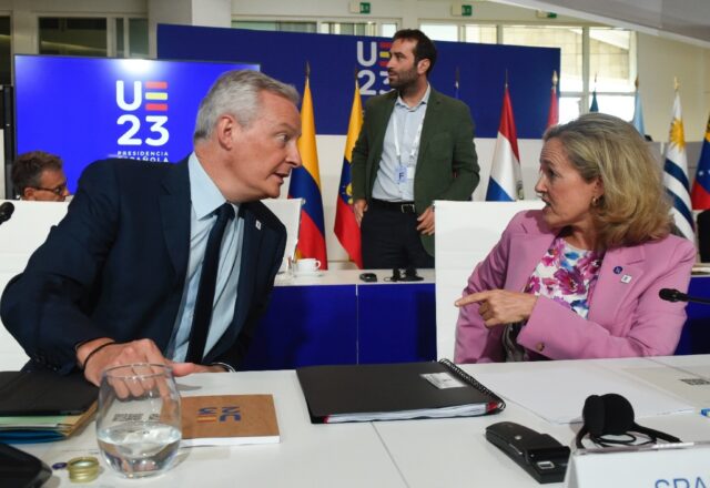 French Finance Minister Bruno Le Maire, left, and Spanish Economy Minister Nadia Calvino,