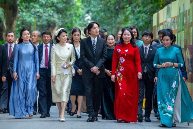 Japan's Crown Prince Akishino (C), Crown Princess Kiko (L) and Vietnam's Vice President Vo