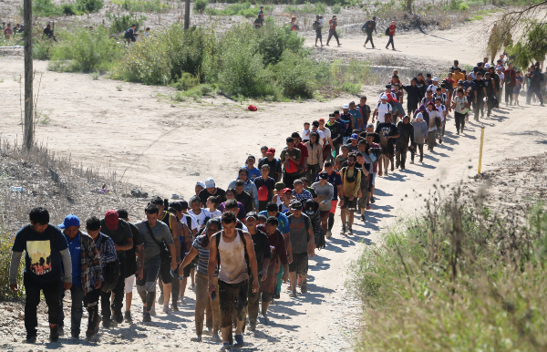 A large group of nearly 170 migrants crosses Rio Grande into Texas. (Randy Clark/Breitbart Texas)
