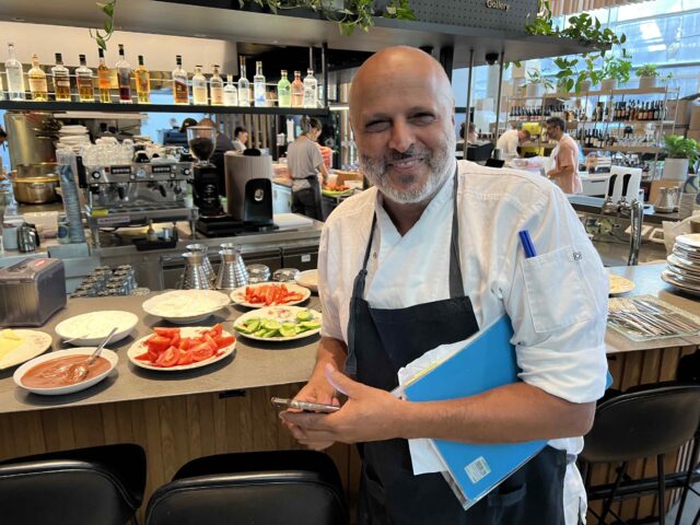 Tel Aviv Chef Prepares 900 Meals Daily for Holocaust Survivors and Disabled in Israel's South - Vimarsana News