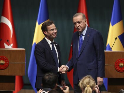 ANKARA, TURKIYE - NOVEMBER 08: Turkish President Recep Tayyip Erdogan (R) and Swedish Prime Minister Ulf Kristersson (L) hold a joint press conference after their meeting at the presidential complex in Ankara, Turkiye on November 08, 2022. (Photo by Dogukan Keskinkilic/Anadolu Agency via Getty Images)