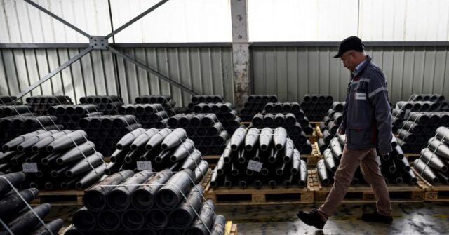 Britain Warns West is Running Out of Weapons to Give Ukraine