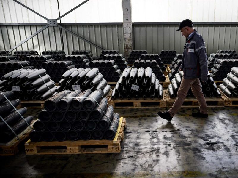 Britain Warns West is Running Out of Weapons to Give Ukraine - Vimarsana News