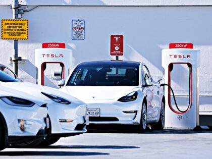 SAN FRANCISCO, CALIFORNIA - FEBRUARY 15: Tesla cars recharge at a Tesla Supercharger stati