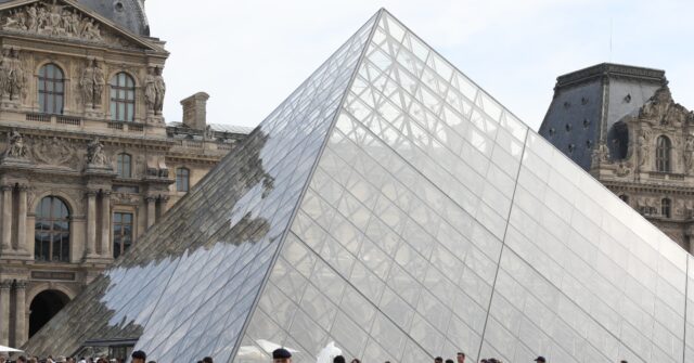 Louvre Museum in Paris Evacuated Following Reported Bomb Threat