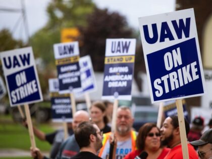 LANSING, MICHIGAN - SEPTEMBER 29: United Auto Workers members strike the General Motors La