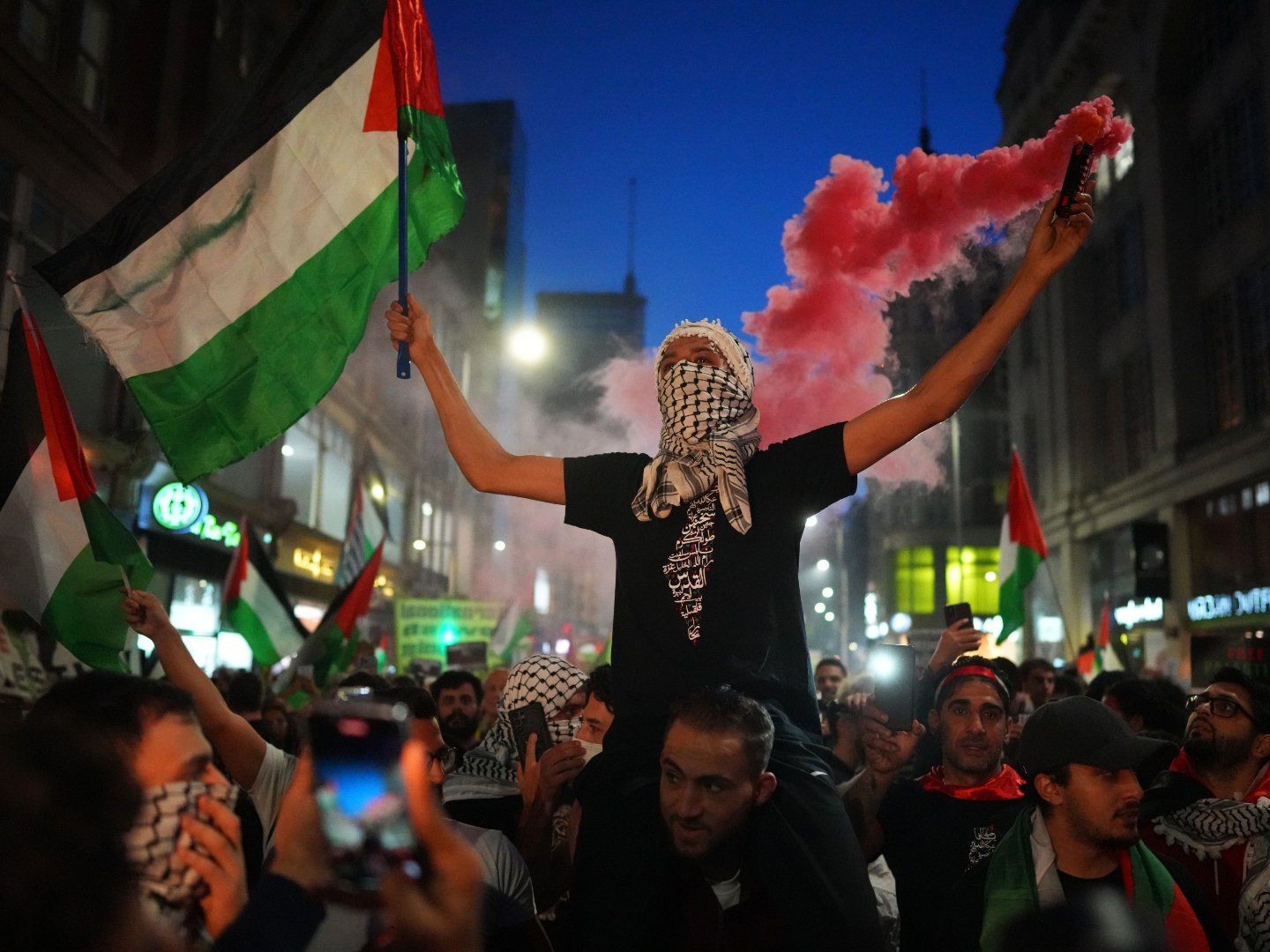 'Allah hu Akbar!' Pro-Palestine Activists Rally at Israeli Embassy in London - Vimarsana News