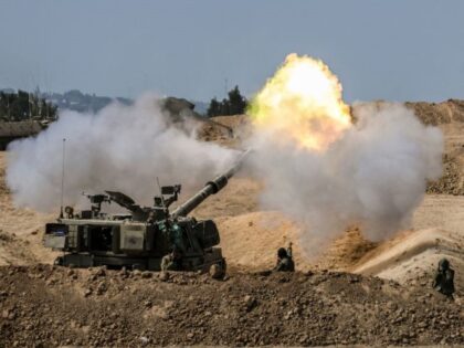 Graphic content / Israeli artillery unit fire towards the Gaza Strip in southern Israel on