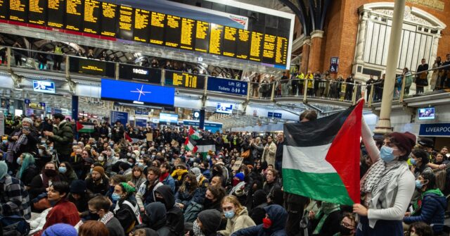 Hundreds of Anti-Israel Activists Occupy London's Liverpool Street Station