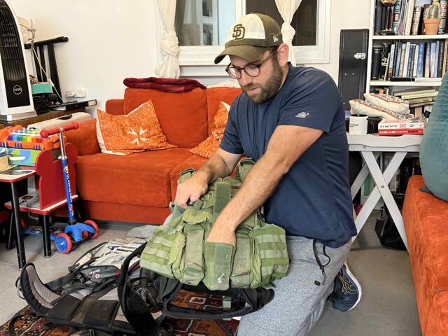 From San Diego to Gaza: Sniper-turned-Cantor Joins the Fight Against Hamas - Vimarsana News