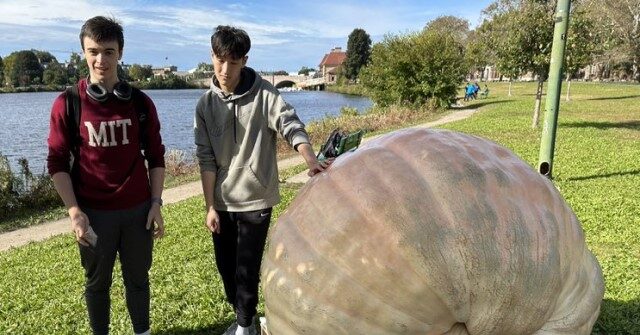 Harvard Student Paddles Across Charles River in 1,400-lb Pumpkin