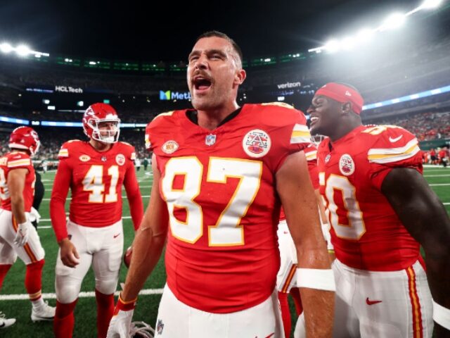 EAST RUTHERFORD, NJ - OCTOBER 1: Travis Kelce #87 of the Kansas City Chiefs gives a speech