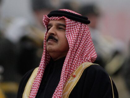 King of Bahrain Sheikh Hamad bin Isa Al Khalifa is reviews the honor guards shortly upon h