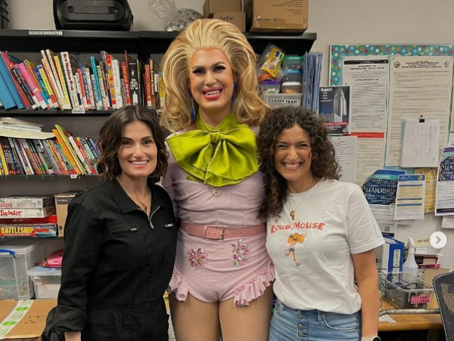 WATCH: CA Drag Queen Story Hour Canceled When Parents Protest - Vimarsana News
