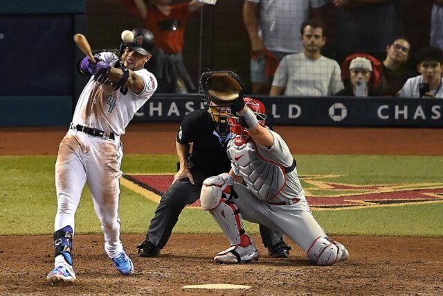 Arizona's Ketel Marte hits a run-scoring single in the ninth inning to give the Diamondbac