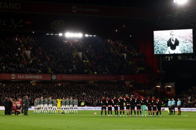 Players pay tribute to late Manchester United great Bobby Charlton