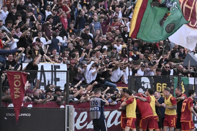 Roma's Italian forward Stephan El Shaarawy celebrates his late winner against Monza in Ser